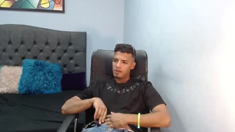 Snapshot of david_bandercock chatting on December 2024 01:25:01 AM david_bandercock online show from December 2024 01:25:01 AM