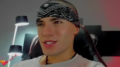 David Jons online show from December 2024 01:04:02 AM