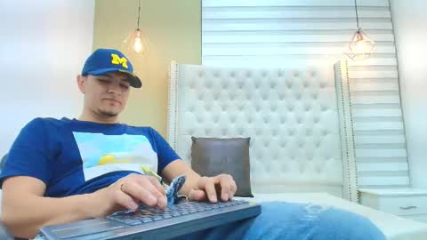 Snapshot of david_victoriaa chatting on November 2025 01:25:02 PM david_victoriaa online show from November 2025 01:25:02 PM