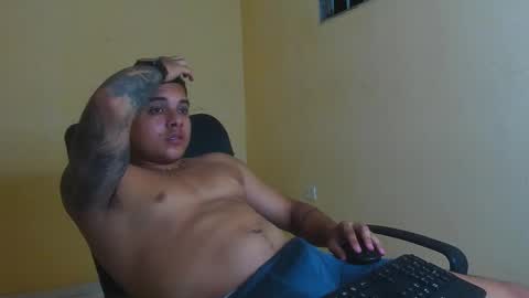 Snapshot of davidlenonn_ chatting on November 2025 06:24:01 AM Lennon online show from November 2025 06:24:01 AM