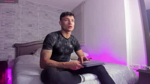 Snapshot of davisfirb chatting on November 2025 02:33:01 AM davis online show from November 2025 02:33:01 AM