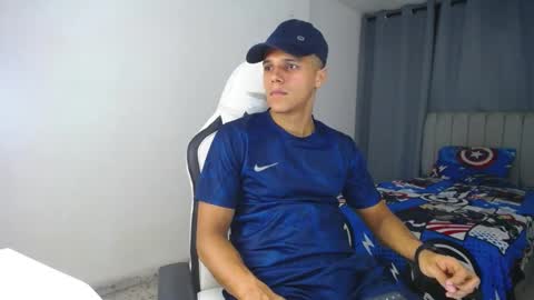 Snapshot of davisito7 chatting on January 2025 03:07:02 AM David Angel online show from January 2025 03:07:02 AM