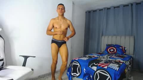 Snapshot of davisito7 chatting on January 2025 07:04:02 AM David Angel online show from January 2025 07:04:02 AM