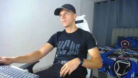 Snapshot of davisito7 chatting on February 2025 04:09:02 AM David Angel online show from February 2025 04:09:02 AM