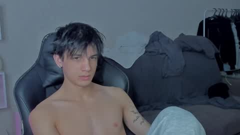 Snapshot of davisross chatting on December 2024 11:56:01 PM davis online show from December 2024 11:56:01 PM