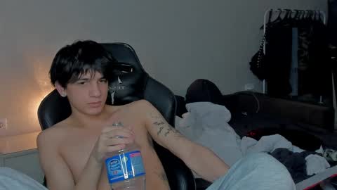 Snapshot of davisross chatting on January 2025 11:49:02 PM davis online show from January 2025 11:49:02 PM