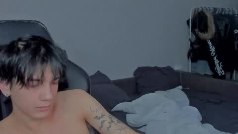 Snapshot of davisross chatting on January 2025 04:03:01 PM davis online show from January 2025 04:03:01 PM