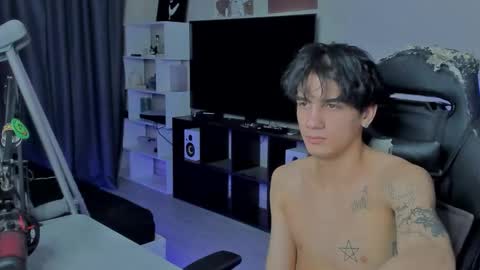 Snapshot of davisross chatting on September 2025 05:03:01 PM davis online show from September 2025 05:03:01 PM