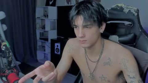 Snapshot of davisross chatting on October 2025 08:30:02 PM davis online show from October 2025 08:30:02 PM