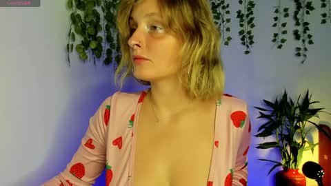 Snapshot of dayna_sunset chatting on May 2026 03:33:01 AM dayna_sunset online show from May 2026 03:33:01 AM