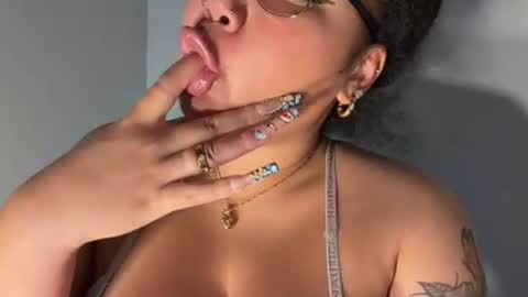 dayqueen1 online show from June 2026 11:33:01 AM