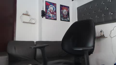 dazzayy online show from February 2025 06:12:01 PM