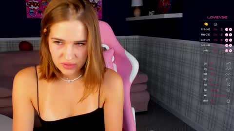 Snapshot of debbie_wools chatting on March 2025 01:04:02 AM Jennifer online show from March 2025 01:04:02 AM