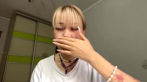 Snapshot of debbisomogye chatting on November 2025 09:43:01 AM Azomi online show from November 2025 09:43:01 AM