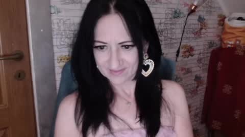 Snapshot of debramilf chatting on July 2026 01:40:01 AM DebraMilf online show from July 2026 01:40:01 AM