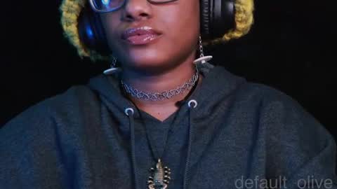 Olive Oakley online show from December 2024 11:53:02 PM