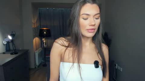 Snapshot of deidreluer chatting on May 2026 07:24:02 AM Laura online show from May 2026 07:24:02 AM