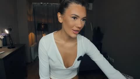 Snapshot of deidreluer chatting on May 2026 07:28:02 AM Laura online show from May 2026 07:28:02 AM