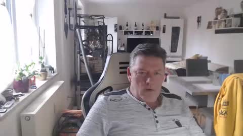 Snapshot of deinprinz2312 chatting on February 2025 12:32:01 PM deinprinz2312 online show from February 2025 12:32:01 PM