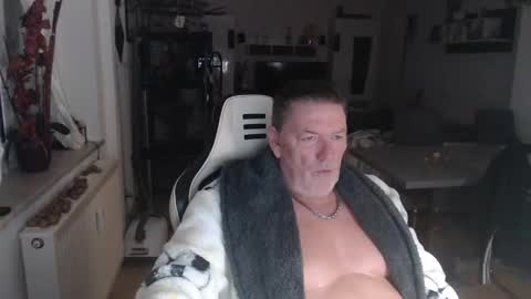 Snapshot of deinprinz2312 chatting on October 2025 04:04:01 AM deinprinz2312 online show from October 2025 04:04:01 AM