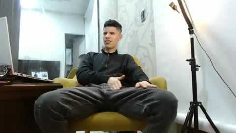 Snapshot of delglo chatting on October 2025 08:44:01 AM delglo online show from October 2025 08:44:01 AM