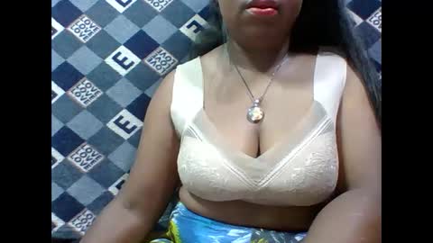 deliah712909 online show from October 2025 05:55:01 AM