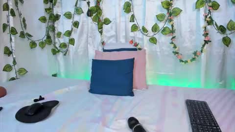 Delilah  online show from November 2025 11:04:01 PM