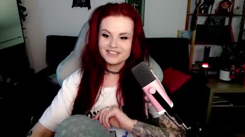 dellacrush_ online show from November 2025 05:46:02 PM