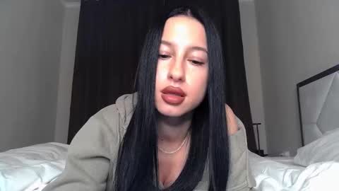 delly_love online show from October 2025 07:11:01 PM