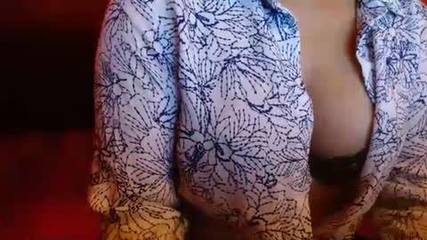 Snapshot of delphine_x chatting on February 2025 09:45:02 PM Delphine online show from February 2025 09:45:02 PM