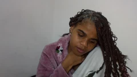 Snapshot of delphineee chatting on June 2026 05:12:02 PM delphine online show from June 2026 05:12:02 PM