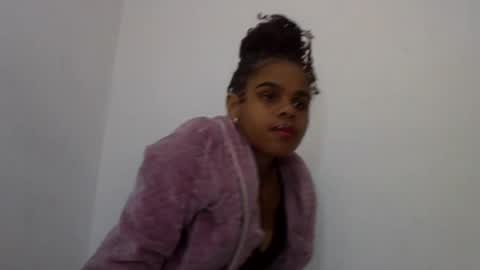 Snapshot of delphineee chatting on June 2026 12:22:01 PM delphine online show from June 2026 12:22:01 PM