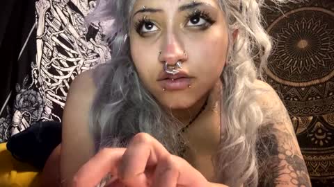 Snapshot of deluxxxeblu chatting on December 2024 08:03:02 AM TankinBody online show from December 2024 08:03:02 AM