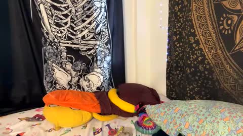 Snapshot of deluxxxeblu chatting on December 2024 07:51:01 PM TankinBody online show from December 2024 07:51:01 PM