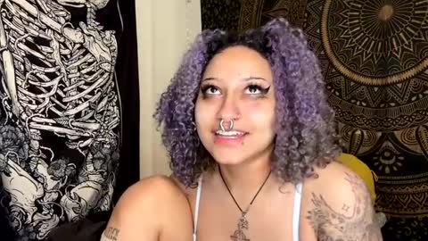 Snapshot of deluxxxeblu chatting on January 2025 11:33:02 PM TankinBody online show from January 2025 11:33:02 PM