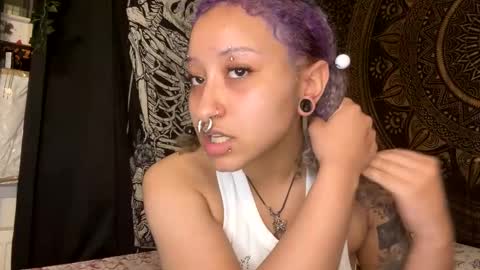 Snapshot of deluxxxeblu chatting on January 2025 01:08:01 AM TankinBody online show from January 2025 01:08:01 AM