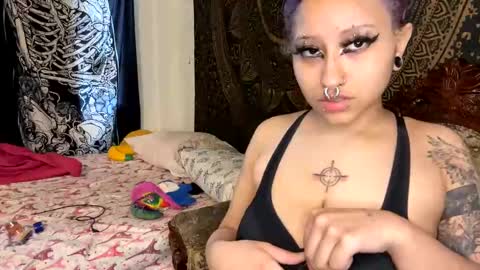 Snapshot of deluxxxeblu chatting on January 2025 06:24:01 PM TankinBody online show from January 2025 06:24:01 PM