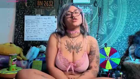 Snapshot of deluxxxeblu chatting on December 2025 03:23:02 AM TankinBody online show from December 2025 03:23:02 AM