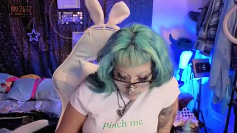 Snapshot of deluxxxeblu chatting on March 2026 03:01:01 AM TankinBody online show from March 2026 03:01:01 AM