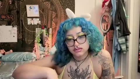 Snapshot of deluxxxeblu chatting on April 2026 03:10:02 AM TankinBody online show from April 2026 03:10:02 AM