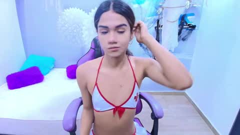 Snapshot of demi_leed chatting on October 2025 12:50:01 PM DEMI online show from October 2025 12:50:01 PM