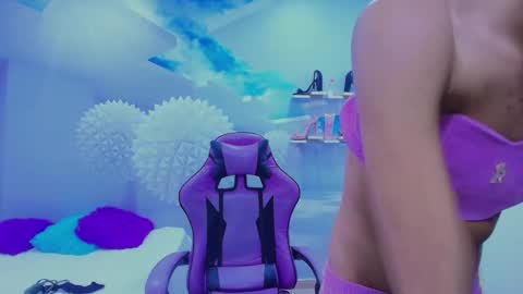 Snapshot of demi_leed chatting on November 2025 11:32:02 AM DEMI online show from November 2025 11:32:02 AM