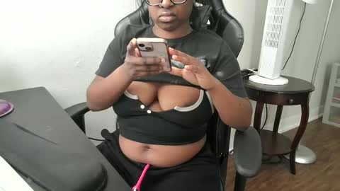 Snapshot of demichocolatekink chatting on November 2025 03:12:02 PM Chocolatekink online show from November 2025 03:12:02 PM