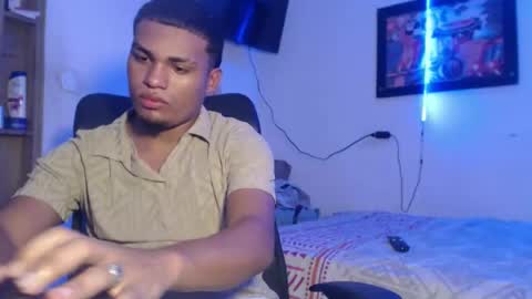 Snapshot of demol_latin chatting on November 2025 04:33:02 AM MASTER DAV online show from November 2025 04:33:02 AM