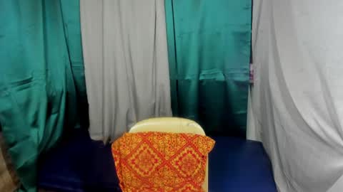 Snapshot of den_cummers chatting on April 2026 04:48:02 PM den_cummers online show from April 2026 04:48:02 PM