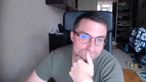 Den online show from October 2025 10:36:01 AM