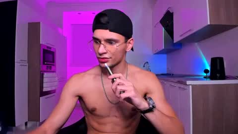 Den online show from December 2024 08:33:01 PM