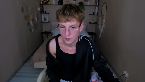 Dennis online show from November 2025 09:03:02 PM