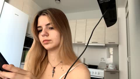 Denni online show from November 2025 12:40:02 PM