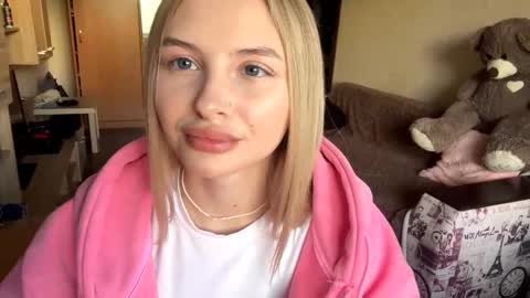 Snapshot of deonnagarn chatting on October 2025 12:13:02 PM Vi Victoria online show from October 2025 12:13:02 PM